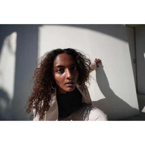 Sony E 11mm f/1.8 Lens E-Mount APS-C Mirrorless Wide-Angle Vlog Lightweight Portable SEL11F18