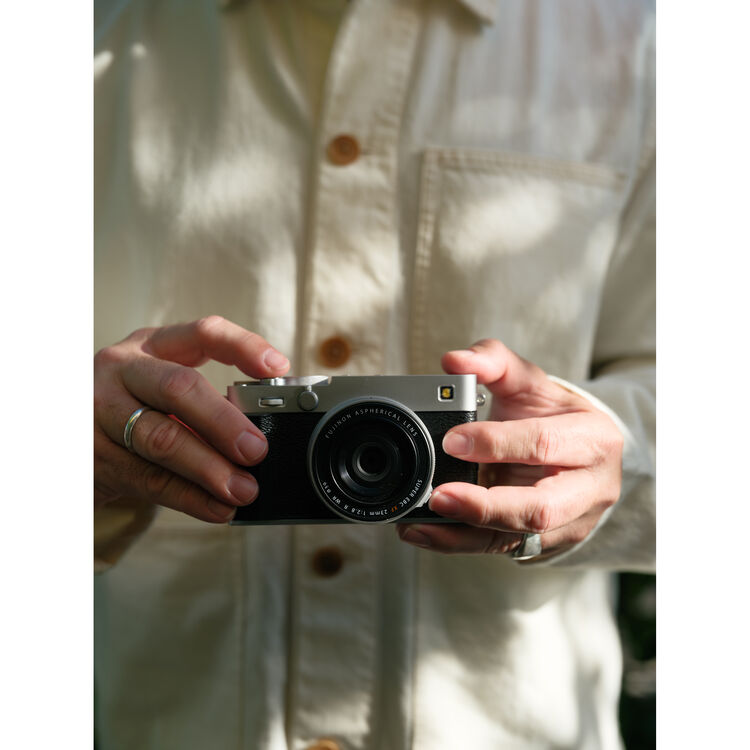 FUJIFILM X-E5 Mirrorless Camera 40.2MP APS-C X-Trans CMOS 5 HR Sensor 6.2K 30p 5-Stop IBIS